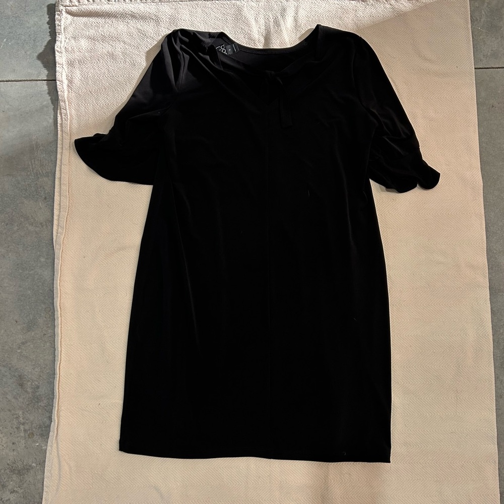 Elegant Black Dress - Picture 2 of 4